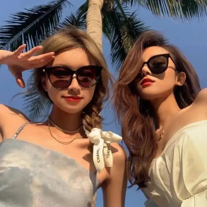 随盲柳入眠的女人